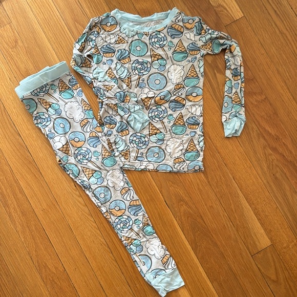 Sweet treats themed little sleepies pjs size 5/6. Very good used condition. - Picture 1 of 5